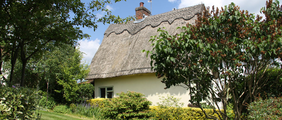 thatched cottage holidays in suffolk